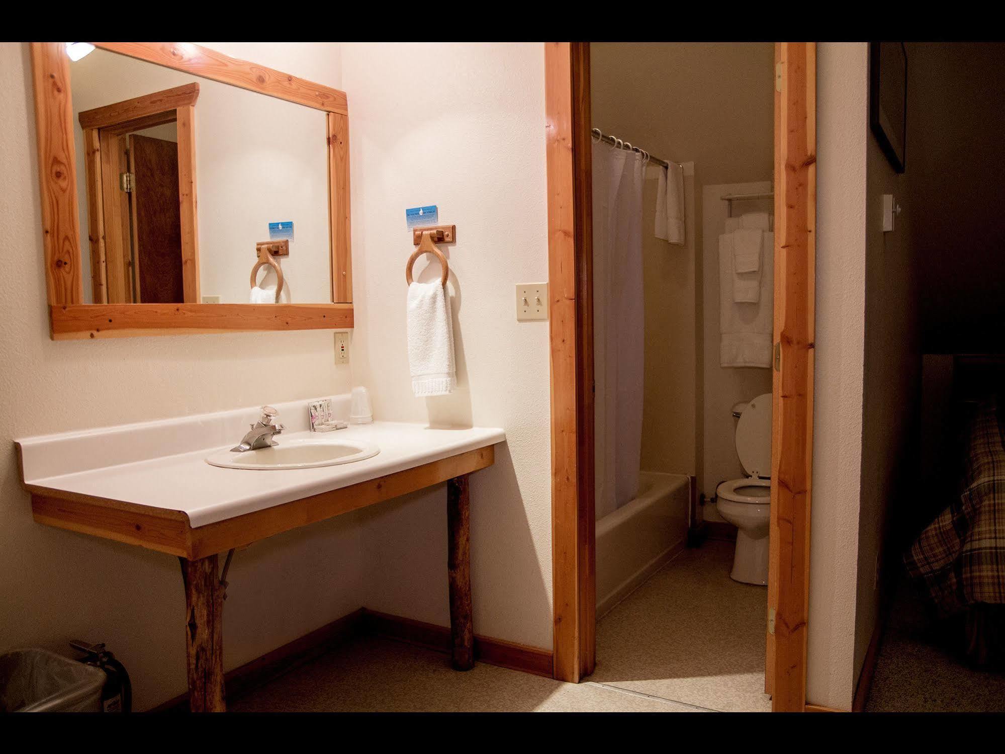 أشفورد Whittaker'S Motel & Historic Bunkhouse المظهر الخارجي الصورة