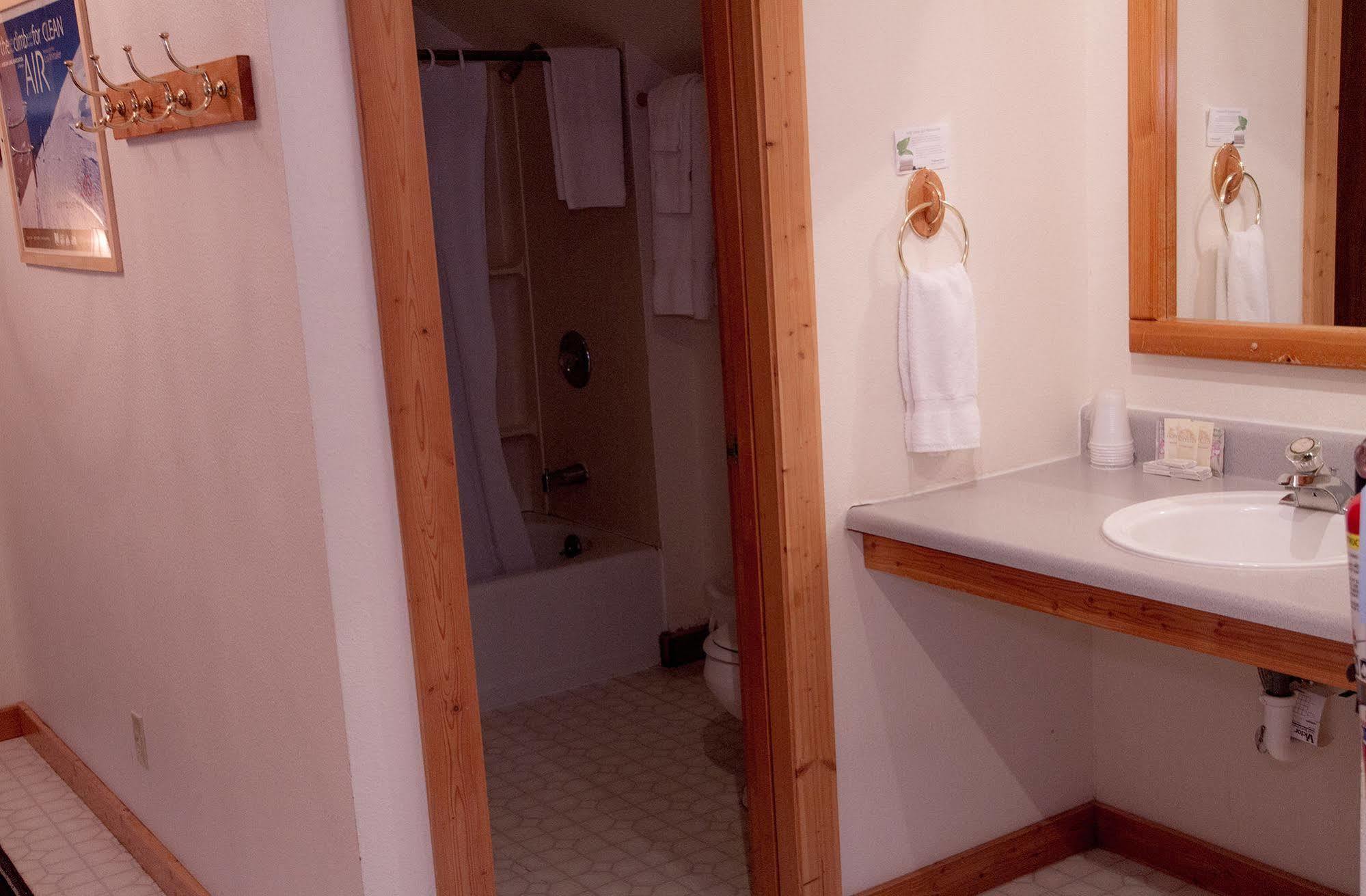 أشفورد Whittaker'S Motel & Historic Bunkhouse المظهر الخارجي الصورة